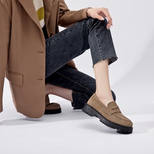 Klassieke loafers in echt suède met dikke zool