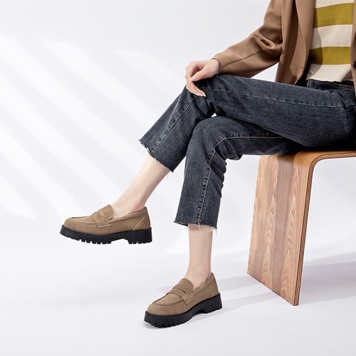 Klassieke loafers in echt suède met dikke zool