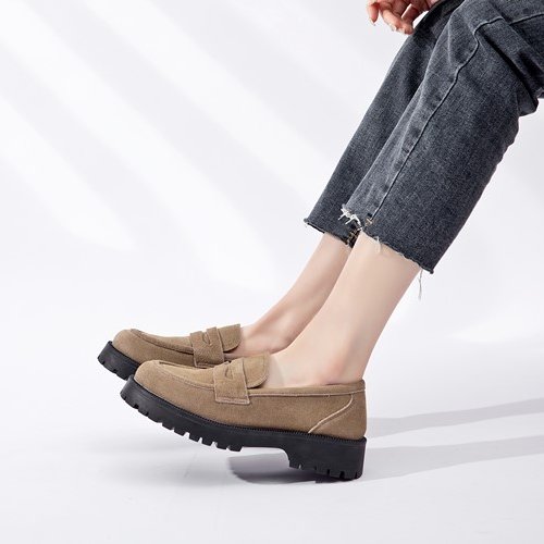 Klassieke loafers in echt suède met dikke zool