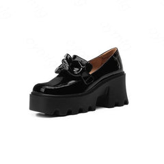 Lakleren loafers met dikke zool en grote gesp, Zwart