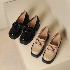 Lakleren loafers met dikke zool en grote gesp, Beige