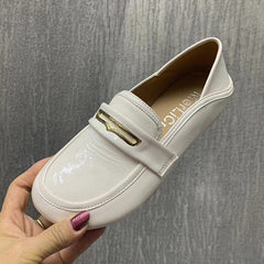 Damesloafers met ronde neus in laklook, Wit
