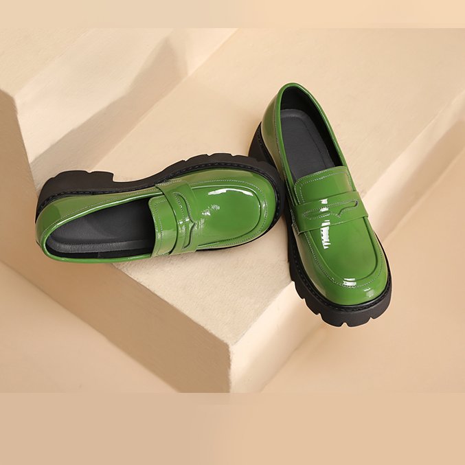 Mocassins in lakleer met dikke zool
