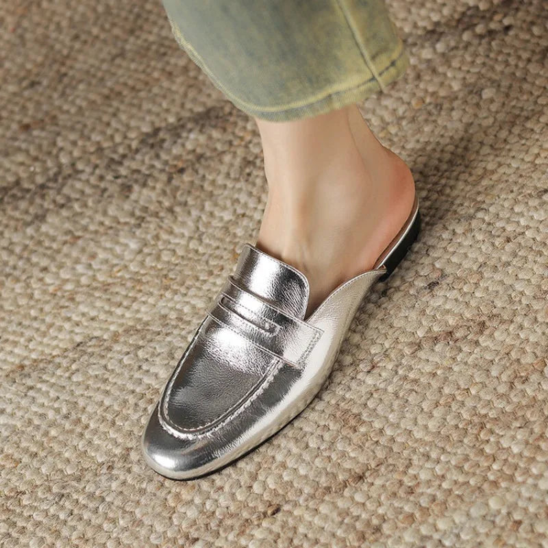 Leren penny loafer-muil voor dames met lage hak in zilver, bovenaanzicht