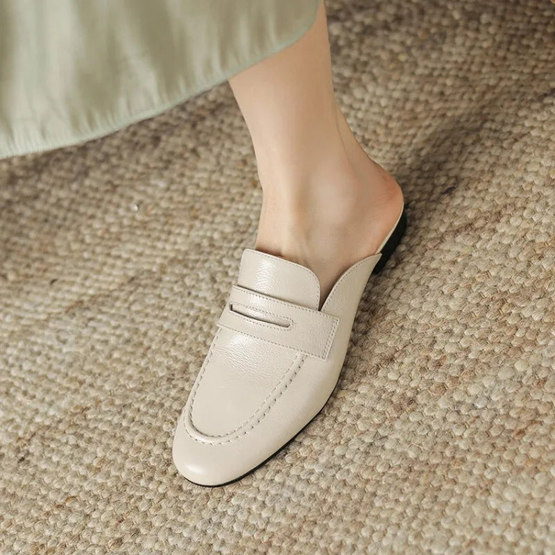 Leren penny loafer-muil voor dames met lage hak in beige, zool