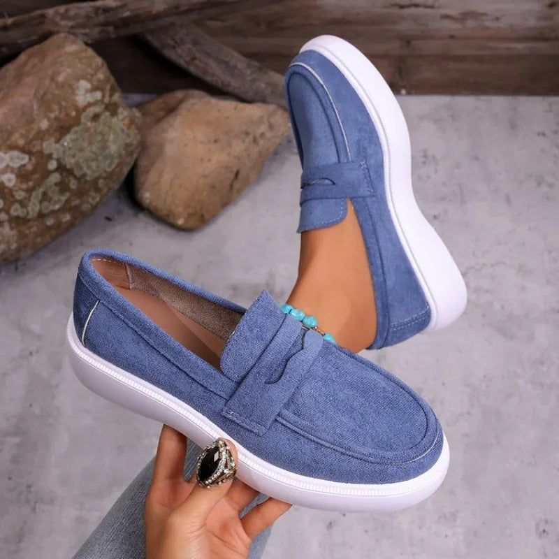 Loafer dames dikke witte zool in zwart, detail van de neus