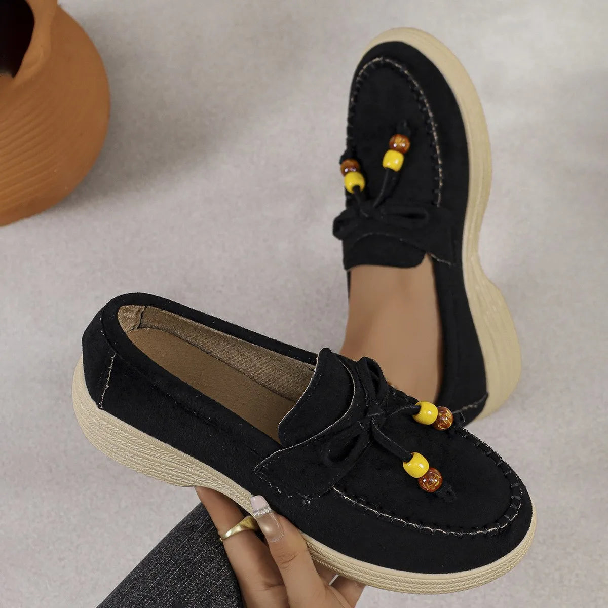 Plateau loafer dames met parelstrik in bruin