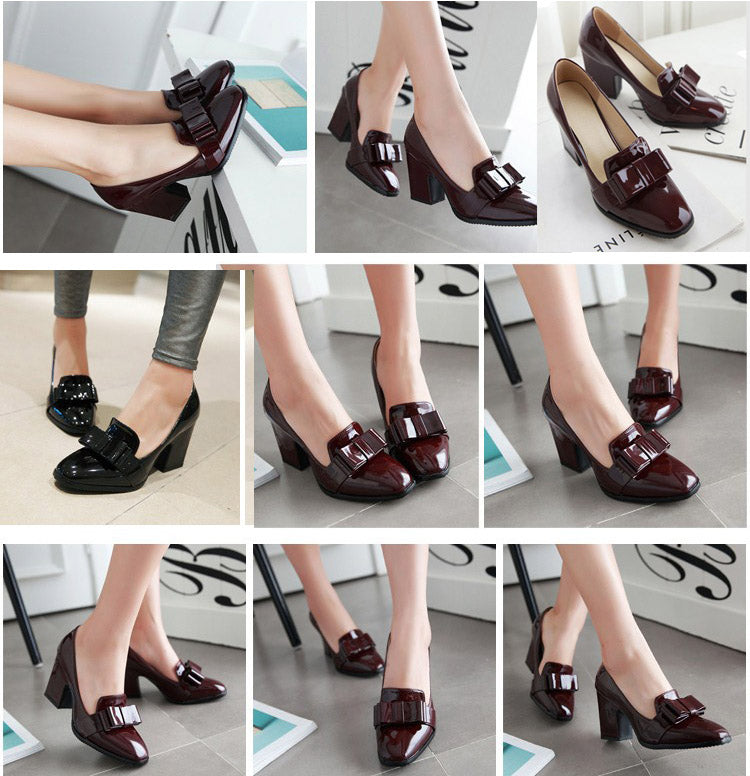 Loafers met hak in lakleer met decoratieve strik