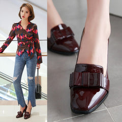 Loafers met hak in laklook met decoratieve strik, Burgundy