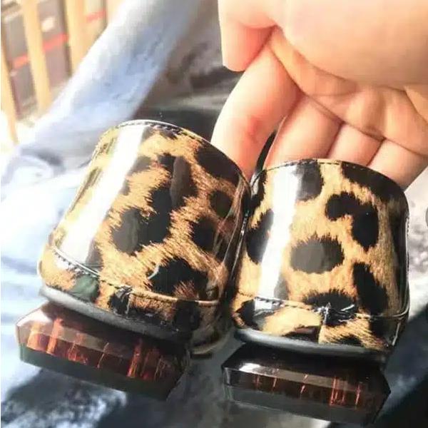Dames loafers met luipaardprint lakleer en blokhakken
