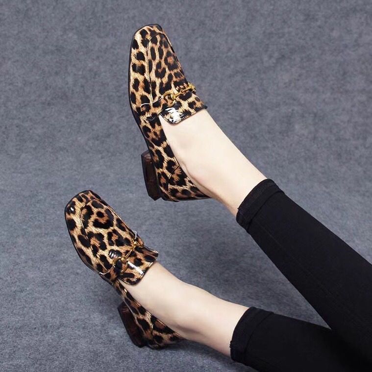 Dames loafers met luipaardprint lakleer en blokhakken