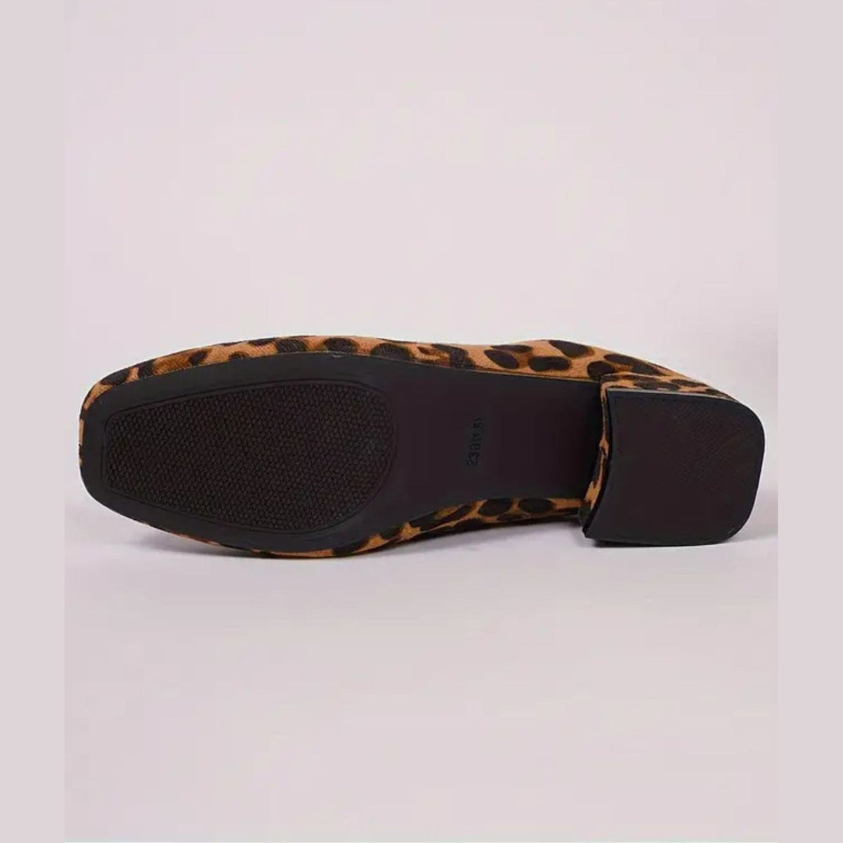 Luipaard loafer muiltje dames met blokhak, gedragen