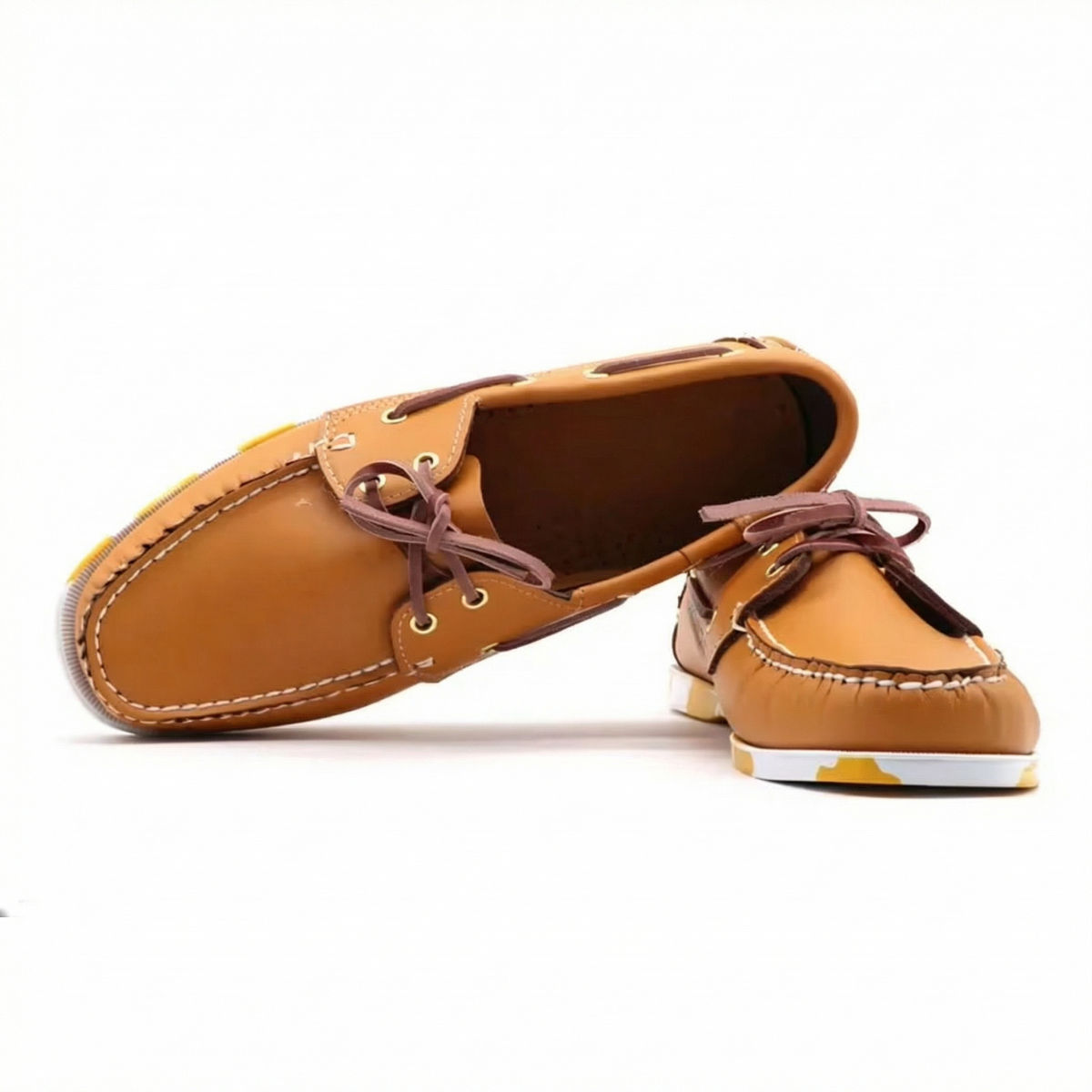 Leren bootschoen met gekleurde zool