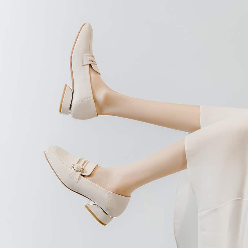 witte mocassin met hak