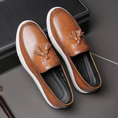 Leren loafers met kwast en witte zool voor heren, Bruin