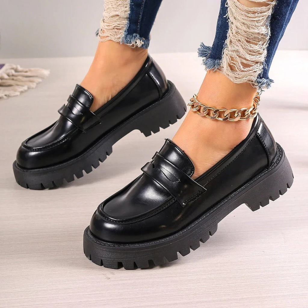 Damesmocassins met profielzool en plateau, bruin of zwart, voorkant