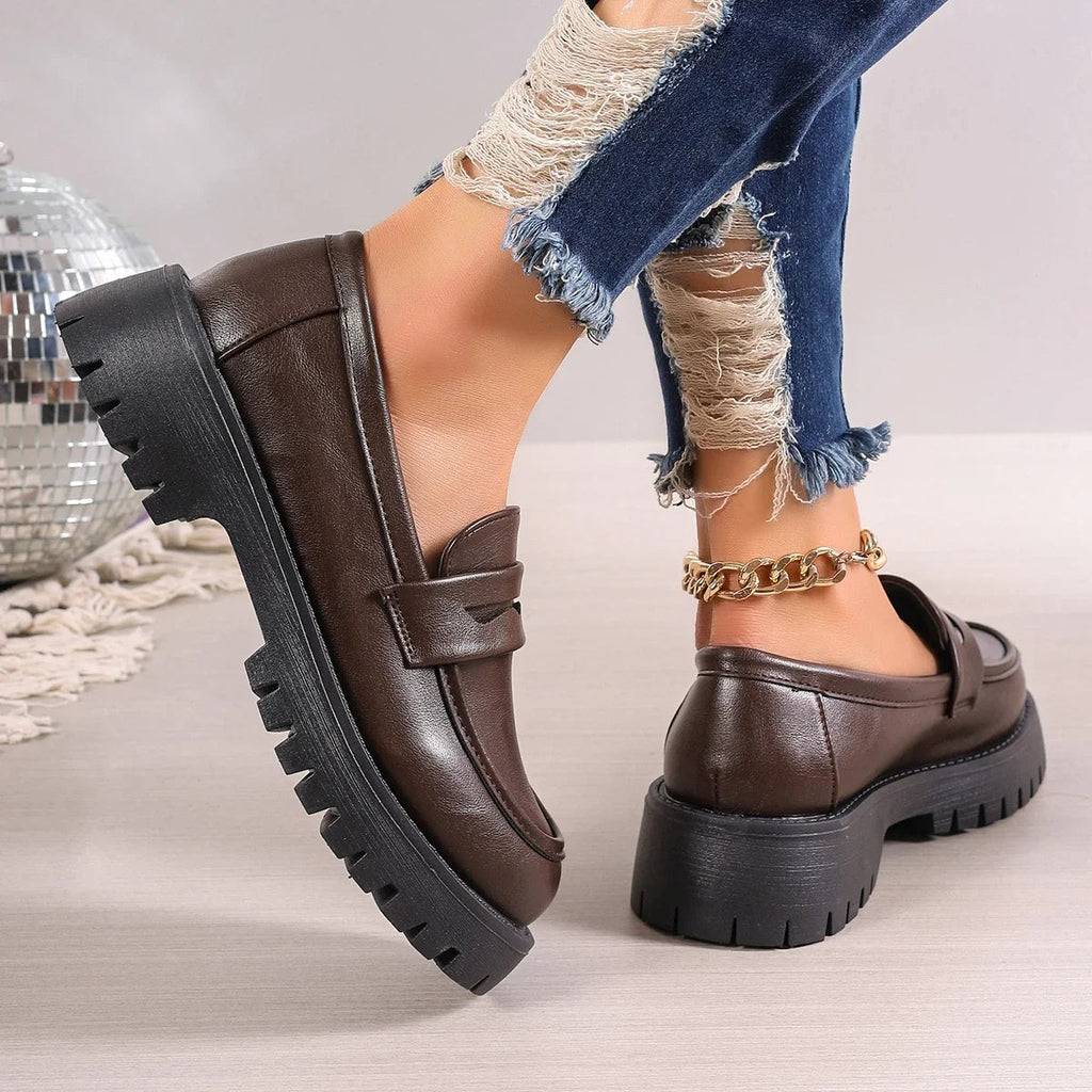 Damesmocassins met profielzool en plateau, bruin of zwart, draagfoto