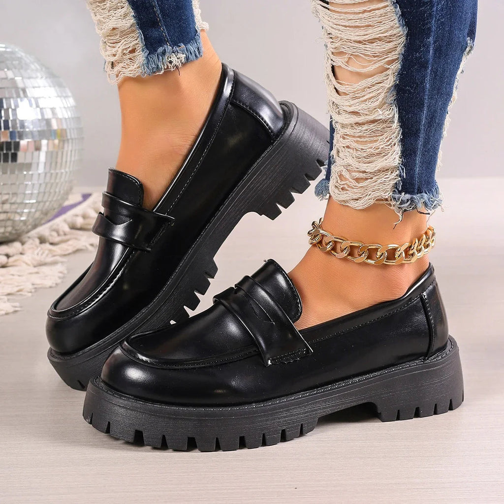 Damesmocassins met profielzool en plateau, bruin of zwart, detail van de zool