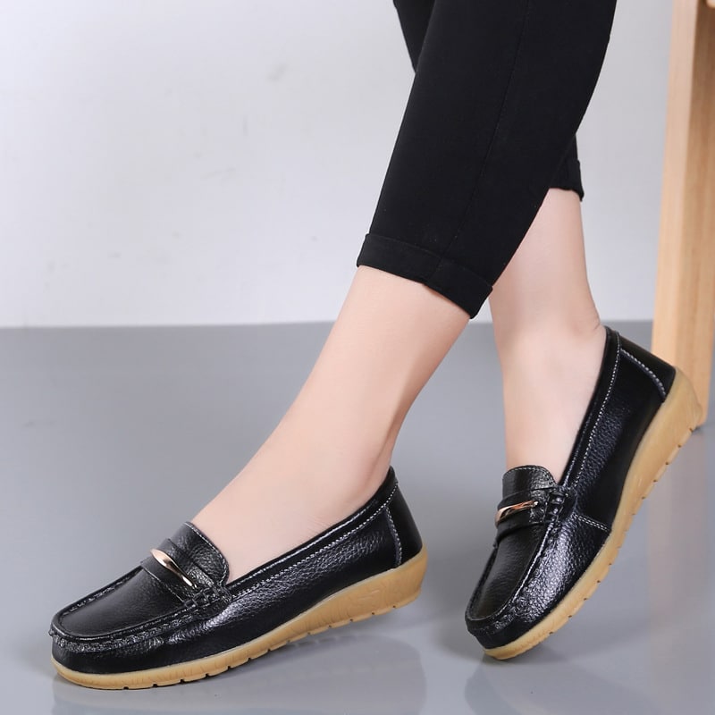 Mocassins met leereffect en metalen gesp voor dames