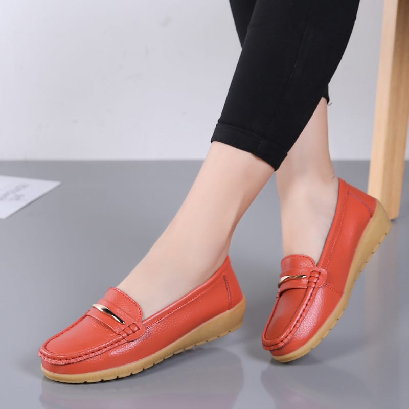 Mocassins met leereffect en metalen gesp voor dames