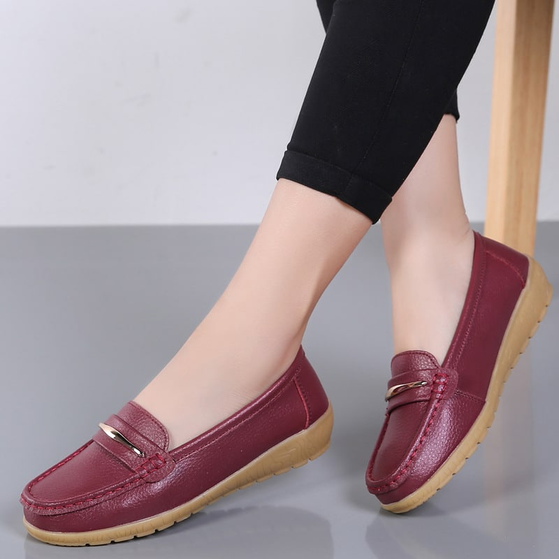 Mocassins met leereffect en metalen gesp voor dames