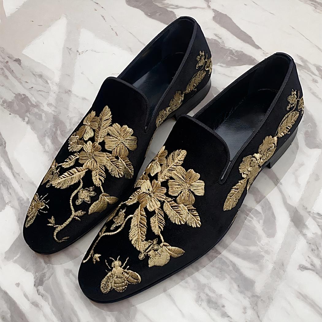 Loafers in zwart fluweel met gouden bloemborduurwerk