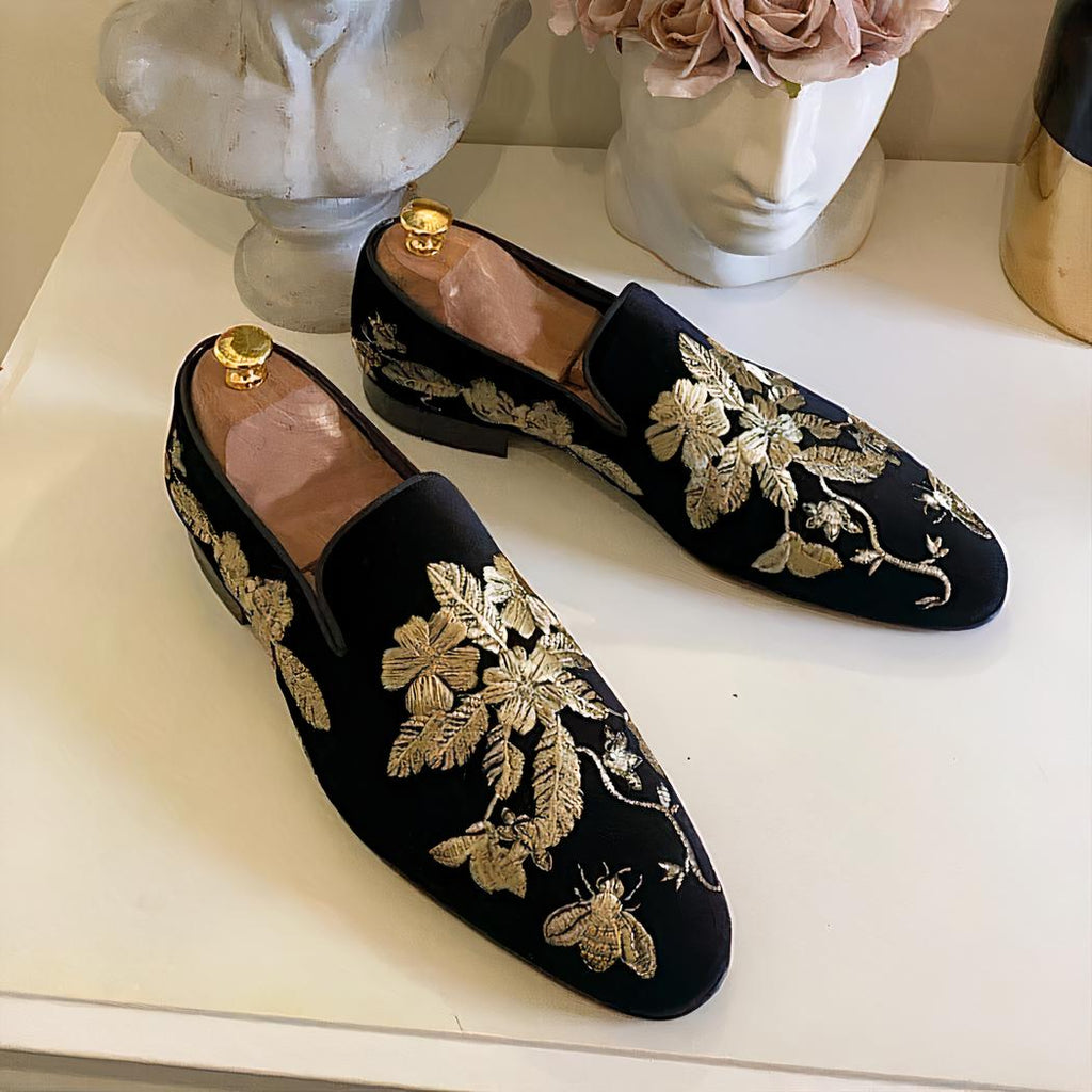 Loafers in zwart fluweel met gouden bloemborduurwerk