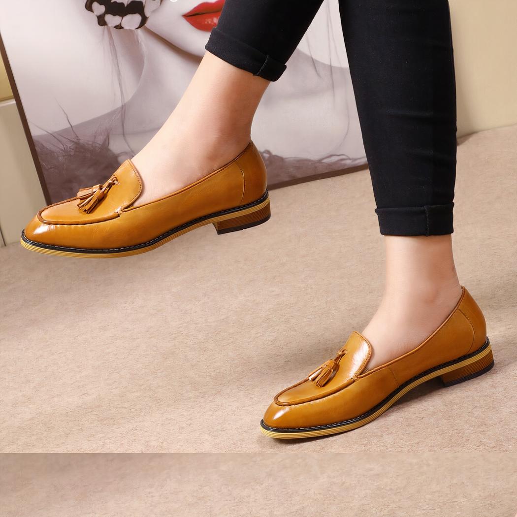 Platte loafers met kwastjes van glanzend echt leer voor dames