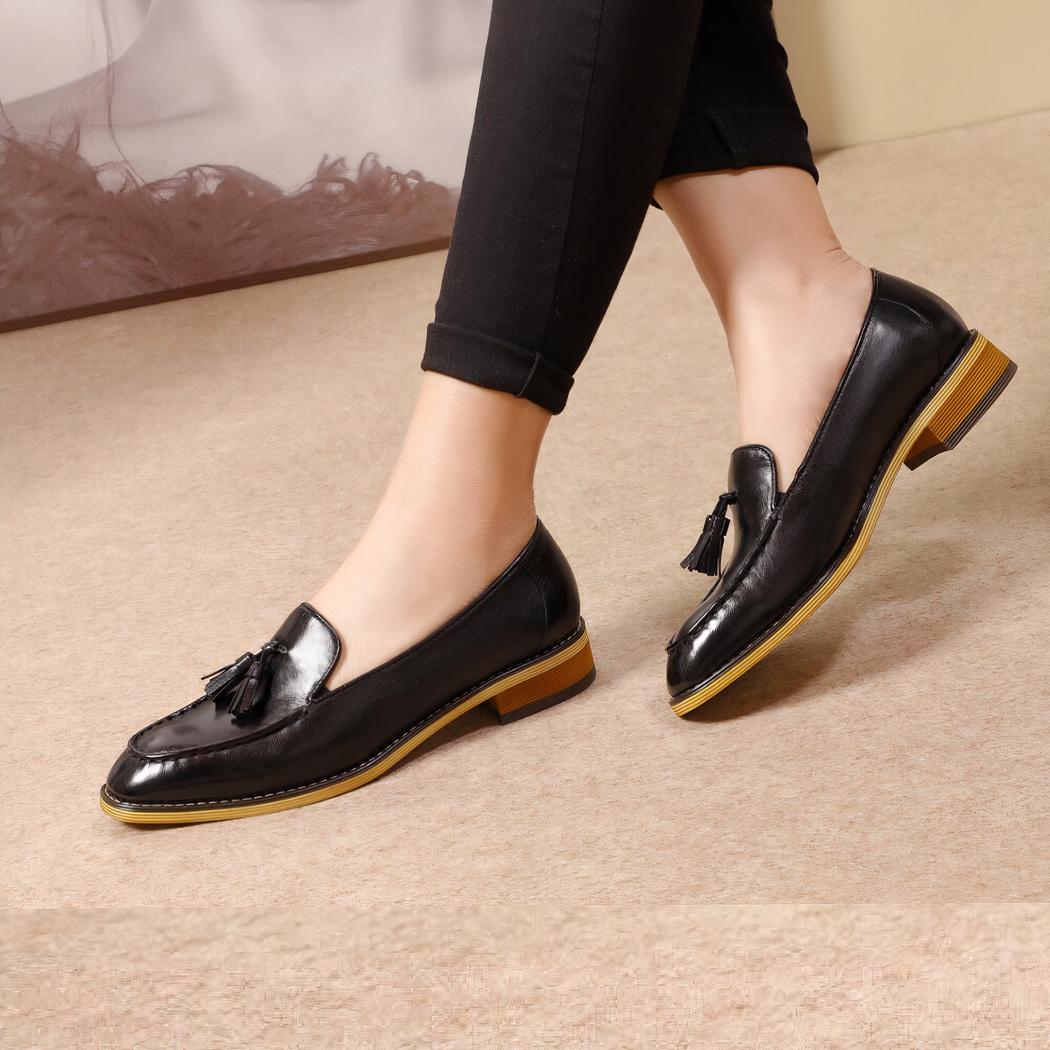 Platte loafers met kwastjes van glanzend echt leer voor dames
