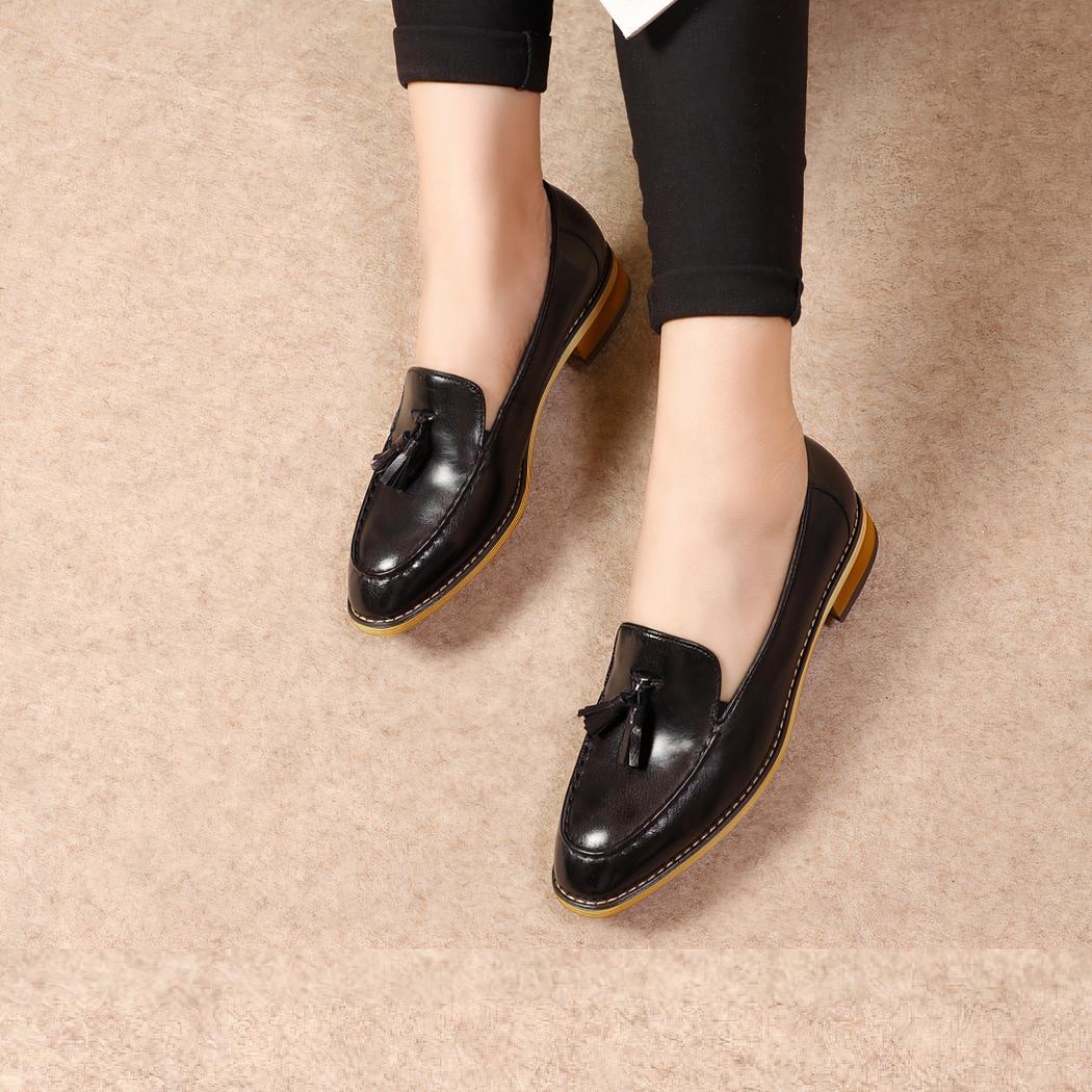 Platte loafers met kwastjes van glanzend echt leer voor dames