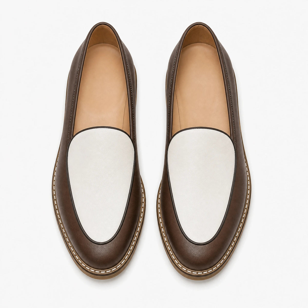 Nette heren loafer met zichtbare stiksels in donkerbruin, voorkant
