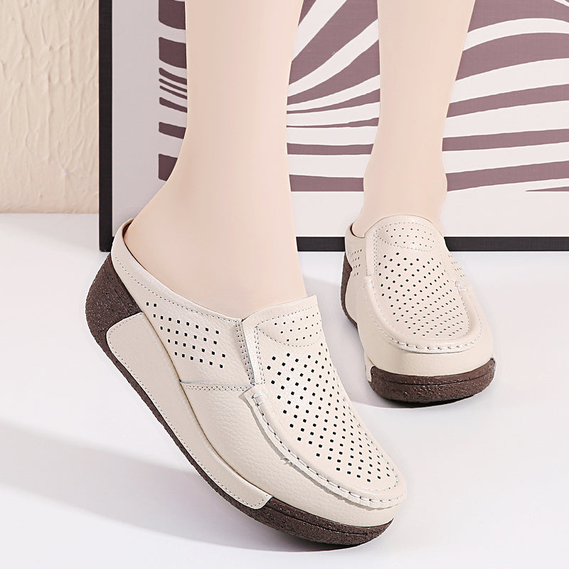 Vrouw met beige sleehakken met open teen