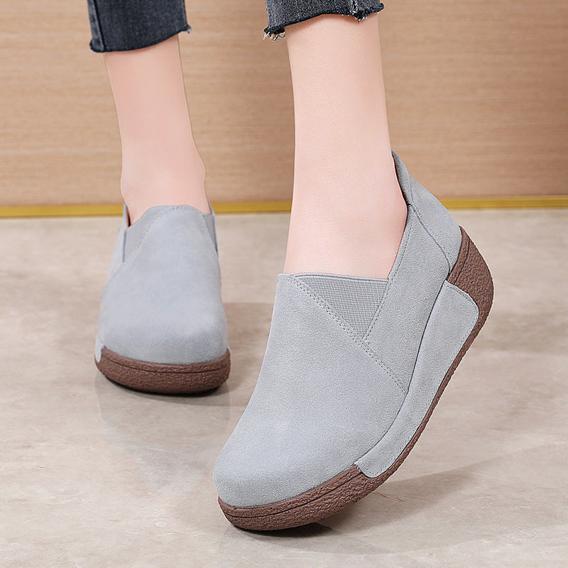 Orthopedische suède loafers met sleehak