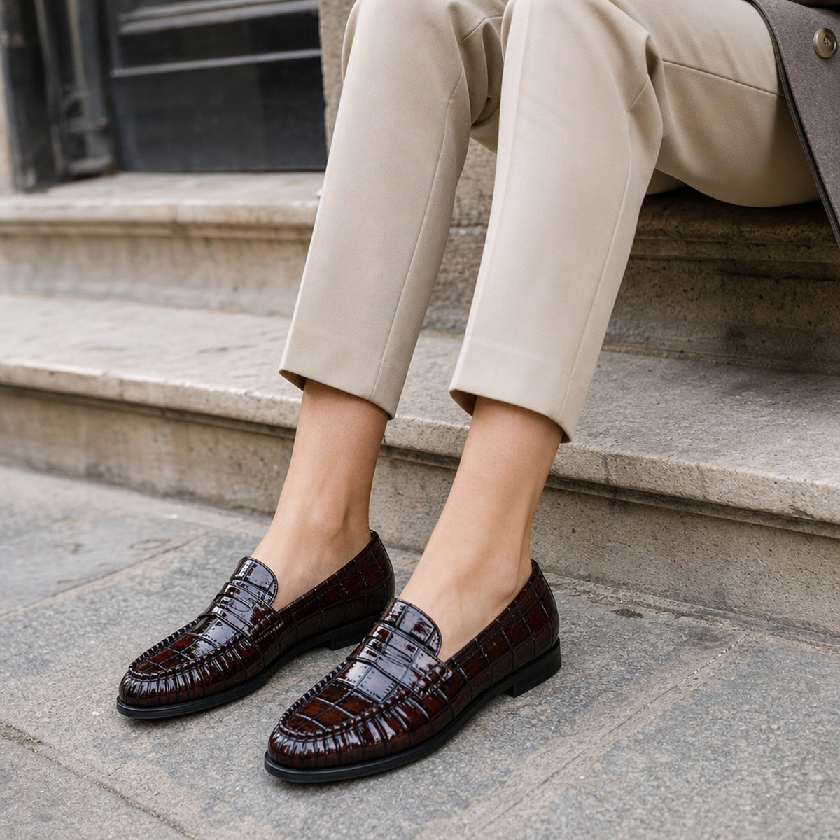 Penny loafer dames crocoeffect in zwart croco, achterkant