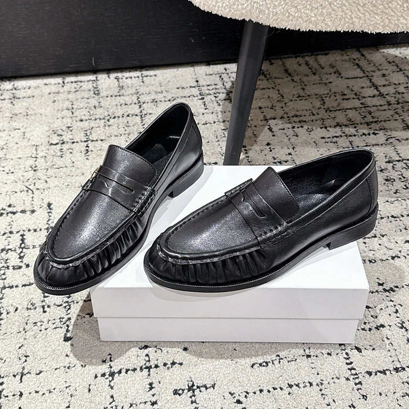 Penny loafer dames glad leer in zwart, zijaanzicht