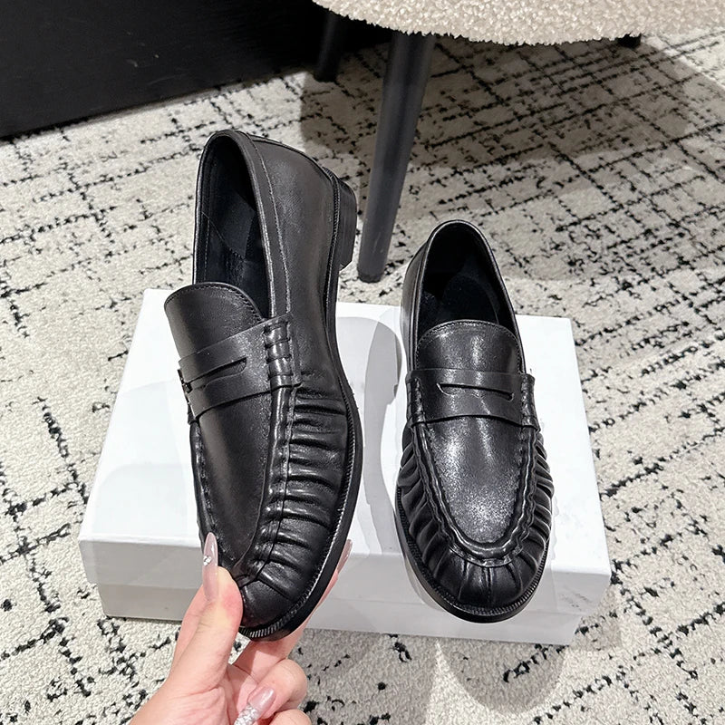 Penny loafer dames glad leer in cognac, detail van de neus