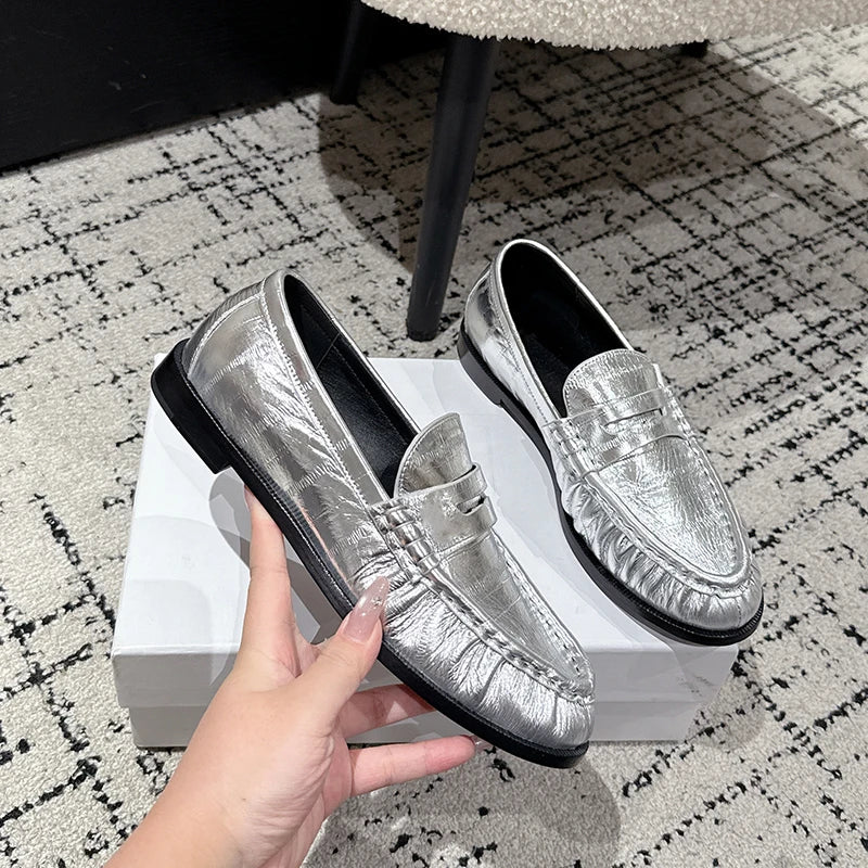 Penny loafer dames glad leer in bruin, schuin vooraanzicht