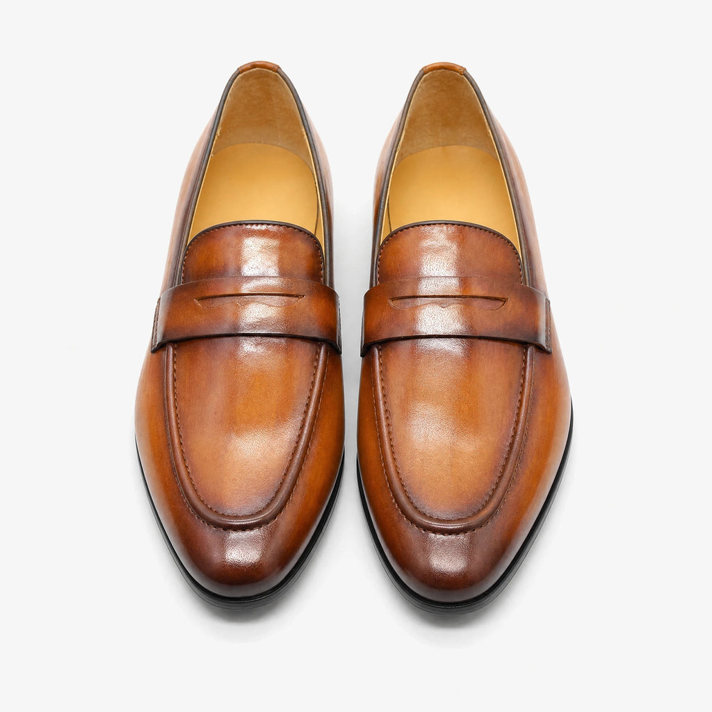 Penny loafer heren handgepatineerd leer in donkerbruin, zijaanzicht