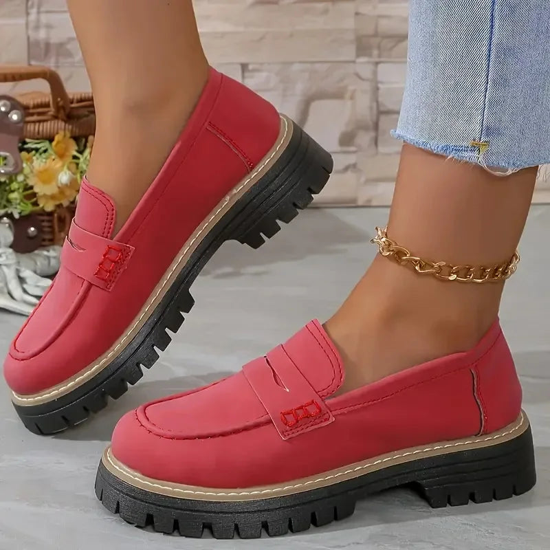 Plateau mocassins voor dames met profielzool in pastelkleuren, schuin van boven