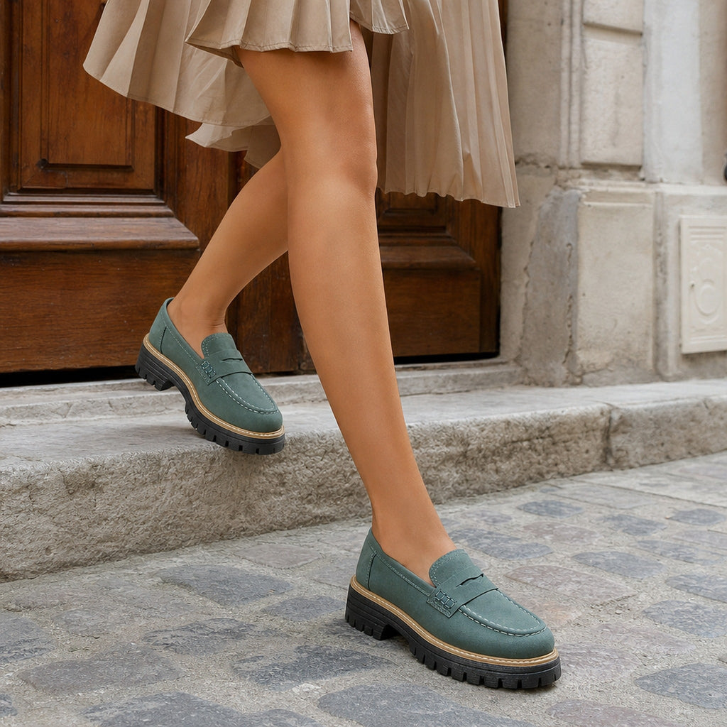 Plateau mocassins voor dames met profielzool in pastelkleuren, draagfoto