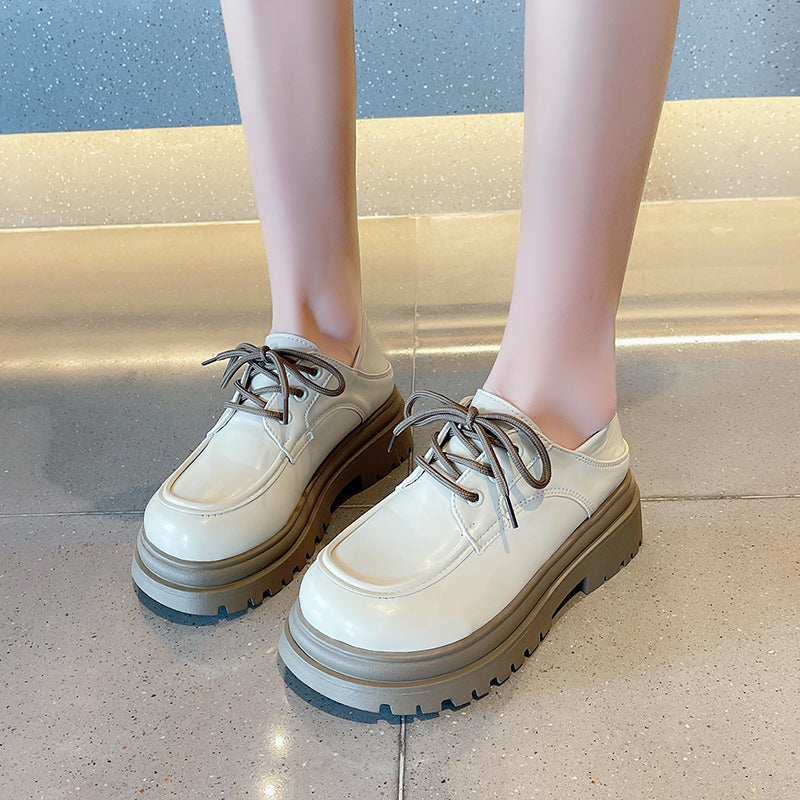 Beige dames plateauzolen met veter en slip-on onderzijde