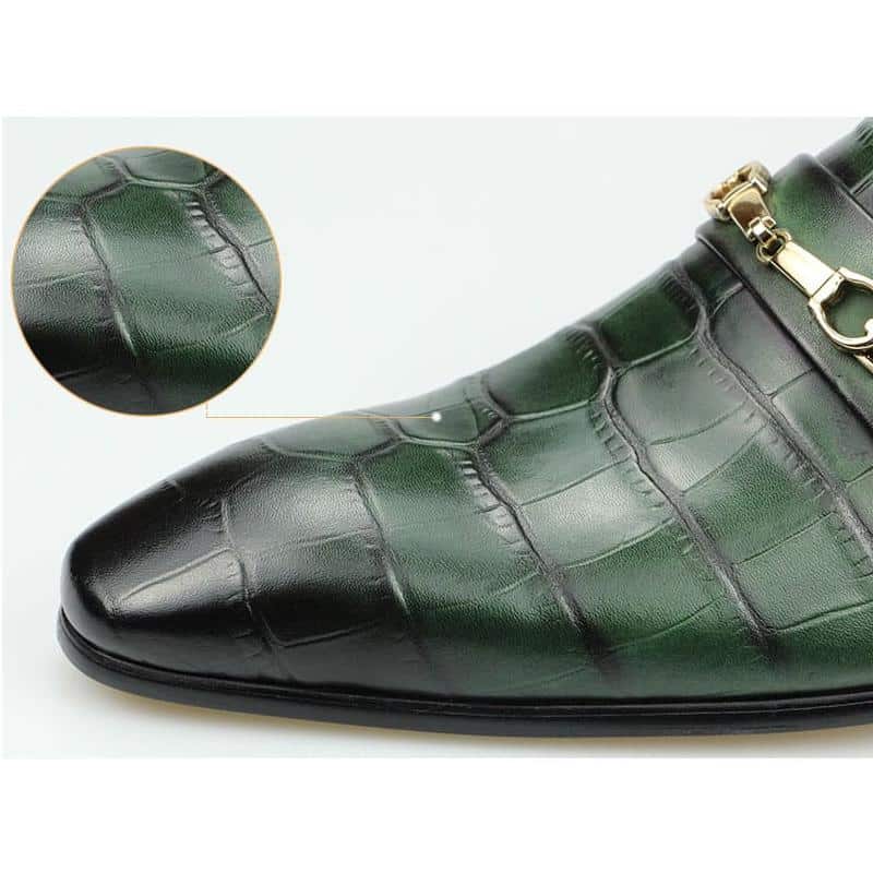 Groene puntige loafers in croco-effect leer