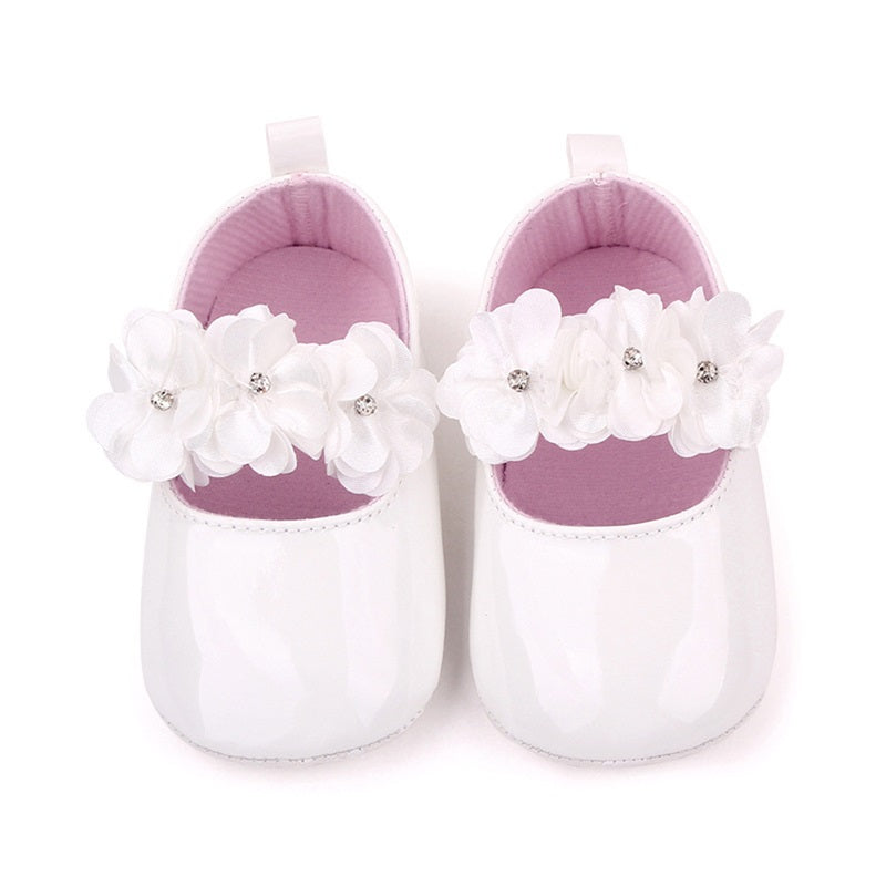 Schattige bloemen mocassins voor babymeisje