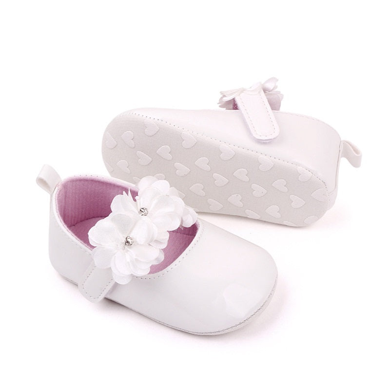 Schattige bloemen mocassins voor babymeisje