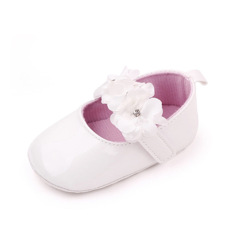Schattige bloemen mocassins voor babymeisje