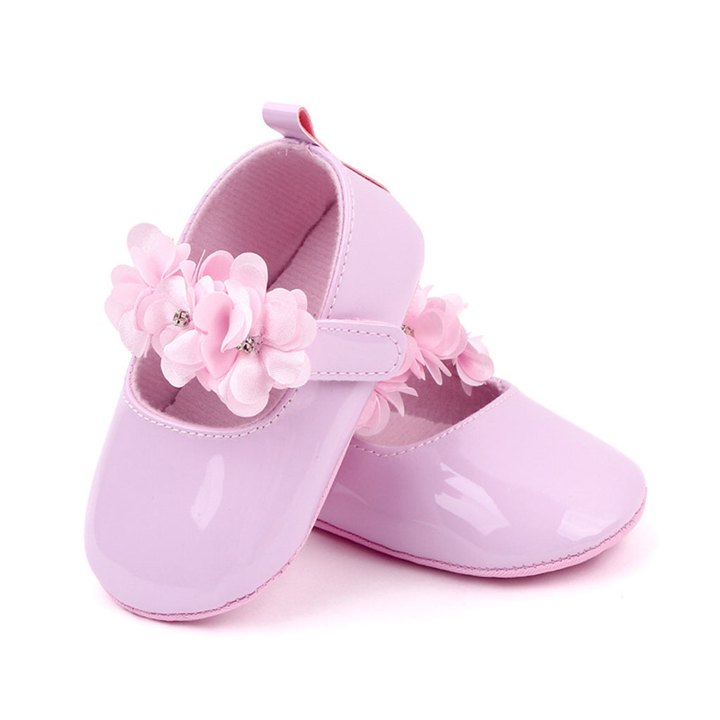Schattige bloemen mocassins voor babymeisje