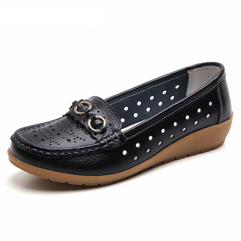 Geperforeerde sleehak loafers met gouden gesp details voor dames