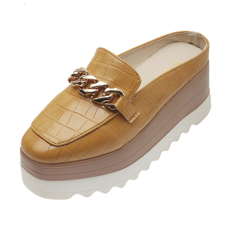 Open sleehak mocassins met krokodillenleer-effect en gouden ketting voor dames