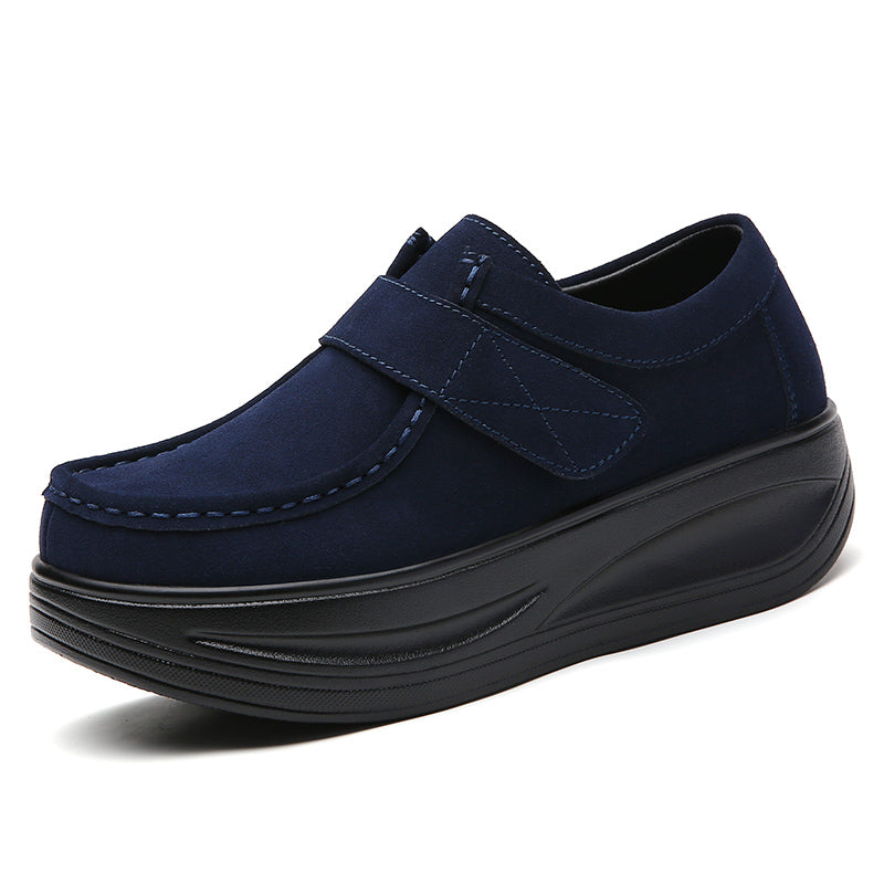 Loafers met sleehak in suède-effect met klittenbandsluiting voor dames