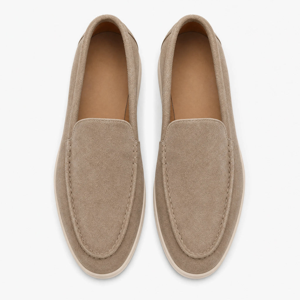 Soepele suède herenloafers in taupe met lichte zool